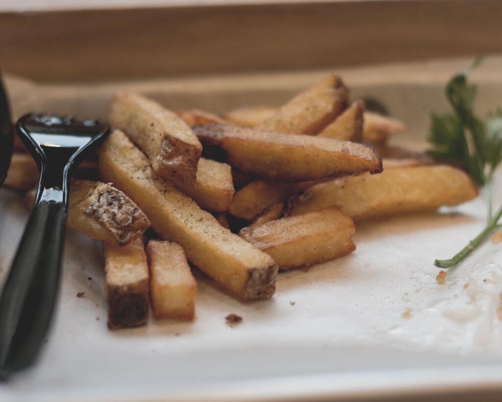 Air Fryer Frozen Chips: Times for Every Cut